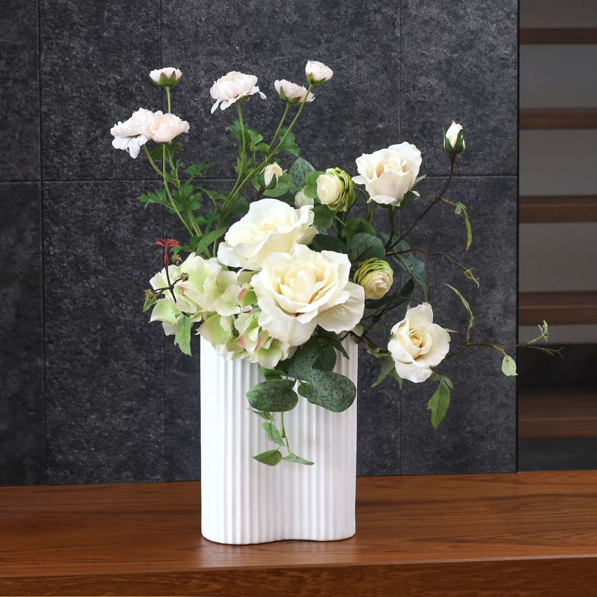 ホワイトバラの造花アレンジメント 大きめ 楽天市場】バラ ホワイト ピンク アレンジ 高さ40cm 横40cm インテリア